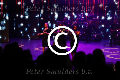 Aalsmeer 29 maart 2017
Hulphond gala in Aalsmeer studio\'s. Trijntje Oosterhuis met Shirma en Edsilia Rombley