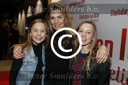 Utrecht 23 maart 2017
Premiere Holiday on ice in de jaarbeurs met Maxim en Rene Froger. Vivian Slingerland met dochter