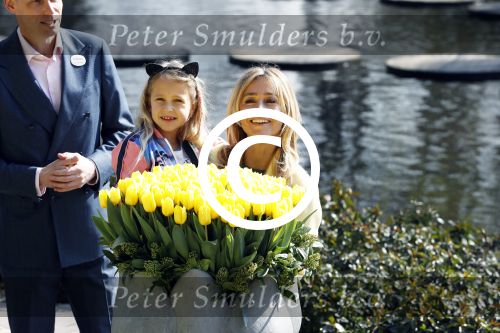 Lisse Keukenhof 28 maart 2017
Wendy v Dijk doopt haar tulp. Dochter Lizzy Broer Mike en haar moeder zijn erbij.