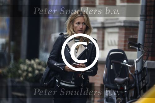 Amsterdam 29 maart 2017
Wendy v Dijk op straat in amsterdam zuid