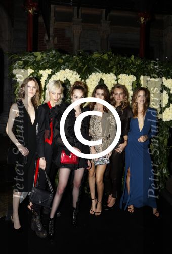Amsterdam 9 maart 2017 
5 njaar Voque. Feest / diner in rijksmuseum en feest in the Duchess. jonge nederlandse modellen. Cato van Ee Blauwe jurk en Ymre Stiekema tweede van rechts in zwarte jurk