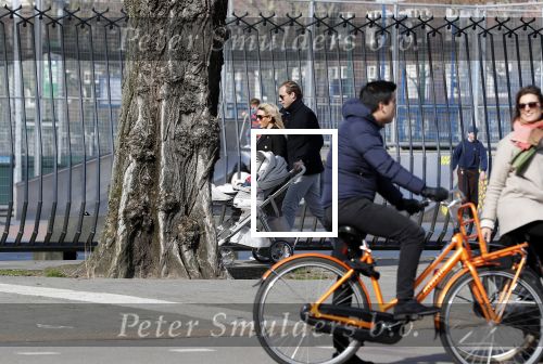 Amsterdam 7 april 2018
Anna Sophie v Zweden met partner achter de kinderwagen
