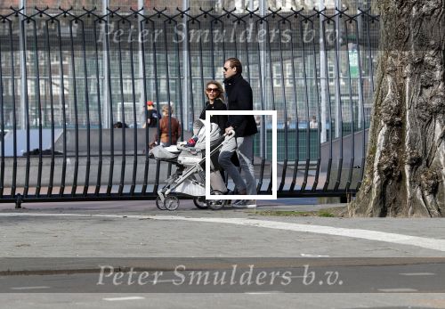 Amsterdam 7 april 2018
Anna Sophie v Zweden met partner achter de kinderwagen