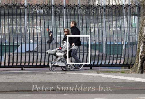 Amsterdam 7 april 2018
Anna Sophie v Zweden met partner achter de kinderwagen