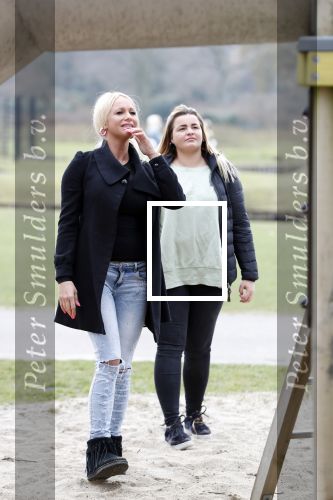 Den Haag 24 maart 2018
Barbie (Samantha de Jong) met haar kinderen Angelina en Milano en twee vriendinnen in een speeltuin.