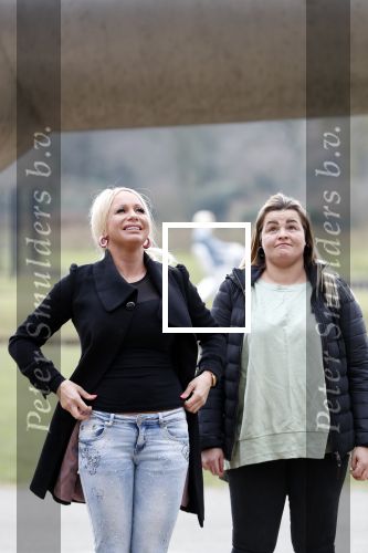 Den Haag 24 maart 2018
Barbie (Samantha de Jong) met haar kinderen Angelina en Milano en twee vriendinnen in een speeltuin.