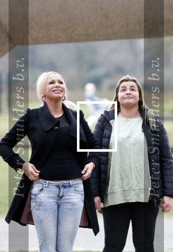 Den Haag 24 maart 2018
Barbie (Samantha de Jong) met haar kinderen Angelina en Milano en twee vriendinnen in een speeltuin.