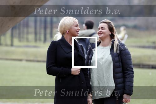 Den Haag 24 maart 2018
Barbie (Samantha de Jong) met haar kinderen Angelina en Milano en twee vriendinnen in een speeltuin.