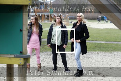 Den Haag 24 maart 2018
Barbie (Samantha de Jong) met haar kinderen Angelina en Milano en twee vriendinnen in een speeltuin.
