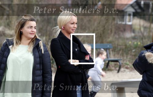 Den Haag 24 maart 2018
Barbie (Samantha de Jong) met haar kinderen Angelina en Milano en twee vriendinnen in een speeltuin.
