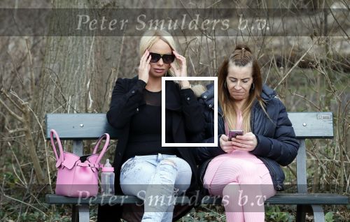 Den Haag 24 maart 2018
Barbie (Samantha de Jong) met haar kinderen Angelina en Milano en twee vriendinnen in een speeltuin.