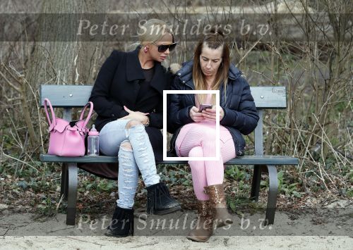 Den Haag 24 maart 2018
Barbie (Samantha de Jong) met haar kinderen Angelina en Milano en twee vriendinnen in een speeltuin.