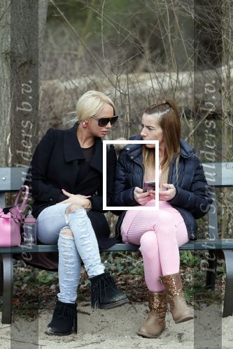Den Haag 24 maart 2018
Barbie (Samantha de Jong) met haar kinderen Angelina en Milano en twee vriendinnen in een speeltuin.