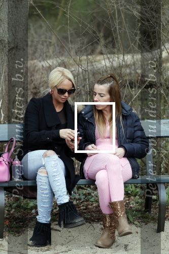 Den Haag 24 maart 2018
Barbie (Samantha de Jong) met haar kinderen Angelina en Milano en twee vriendinnen in een speeltuin.