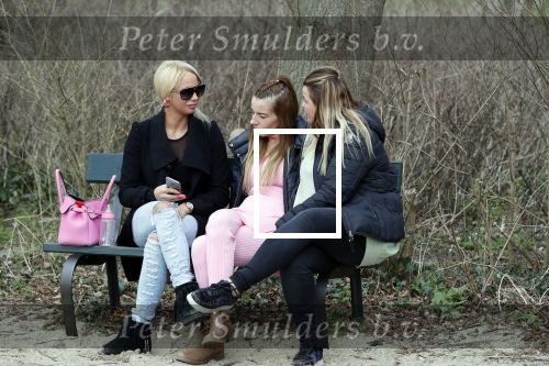Den Haag 24 maart 2018
Barbie (Samantha de Jong) met haar kinderen Angelina en Milano en twee vriendinnen in een speeltuin.