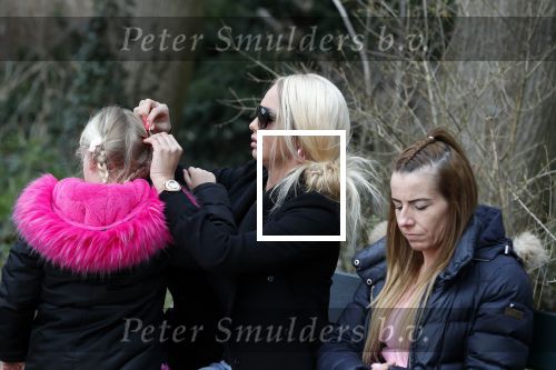Den Haag 24 maart 2018
Barbie (Samantha de Jong) met haar kinderen Angelina en Milano en twee vriendinnen in een speeltuin.