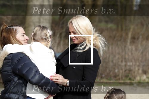 Den Haag 24 maart 2018
Barbie (Samantha de Jong) met haar kinderen Angelina en Milano en twee vriendinnen in een speeltuin.