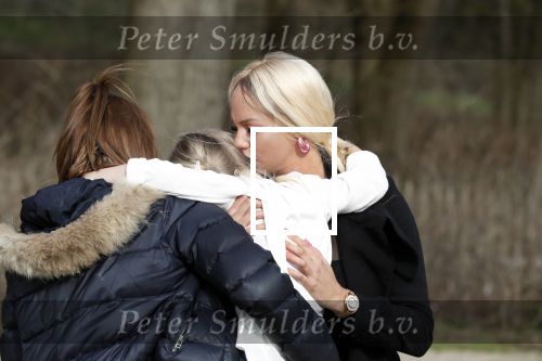 Den Haag 24 maart 2018
Barbie (Samantha de Jong) met haar kinderen Angelina en Milano en twee vriendinnen in een speeltuin.