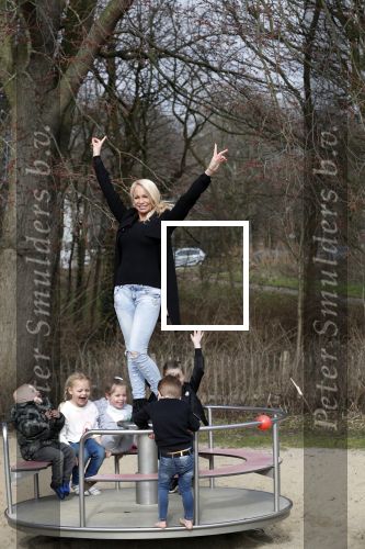 Den Haag 24 maart 2018
Barbie (Samantha de Jong) met haar kinderen Angelina en Milano en twee vriendinnen in een speeltuin.