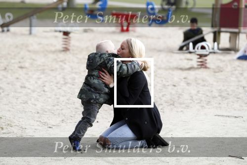 Den Haag 24 maart 2018
Barbie (Samantha de Jong) met haar kinderen Angelina en Milano en twee vriendinnen in een speeltuin.
