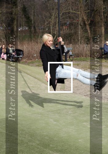 Den Haag 24 maart 2018
Barbie (Samantha de Jong) met haar kinderen Angelina en Milano en twee vriendinnen in een speeltuin.