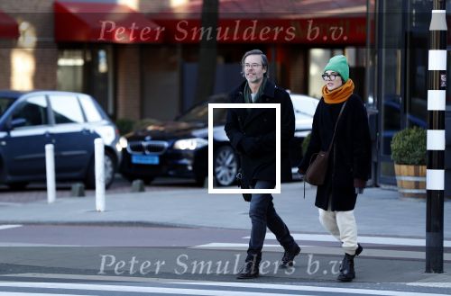 Amsterdam 19 maart 2018
Carice v Houten met haar vriend Guy Pierce op straat in Amsterdam