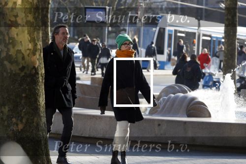 Amsterdam 19 maart 2018
Carice v Houten met haar vriend Guy Pierce op straat in Amsterdam