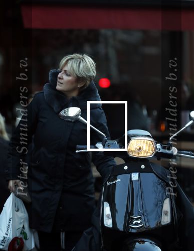 Amsterdam 14 maart 2018 
Caroline Tensen met zoon Bob Wisse en haar hondje op de vespa scooter