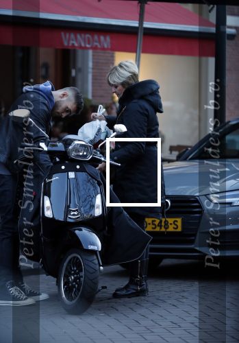 Amsterdam 14 maart 2018 
Caroline Tensen met zoon Bob Wisse en haar hondje op de vespa scooter