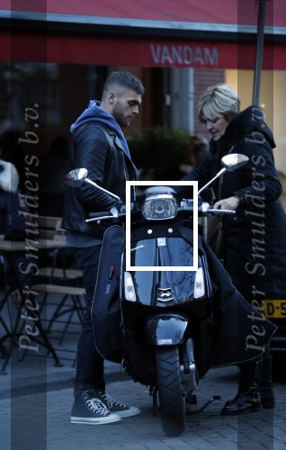 Amsterdam 14 maart 2018 
Caroline Tensen met zoon Bob Wisse en haar hondje op de vespa scooter