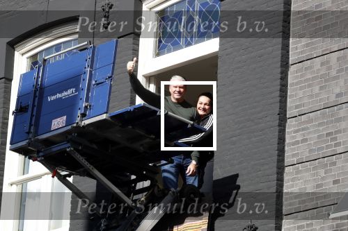 Amsterdam 12 maart 2018
Dries en Honoria Roelvink  verhuizen naar hun nieuwe appartement op de pc Hooftstraat