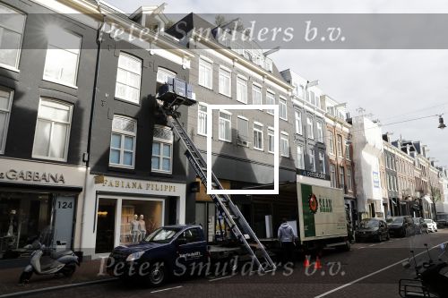 Amsterdam 12 maart 2018
Dries en Honoria Roelvink  verhuizen naar hun nieuwe appartement op de pc Hooftstraat