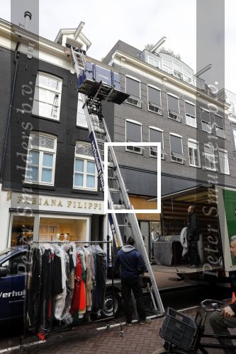 Amsterdam 12 maart 2018
Dries en Honoria Roelvink  verhuizen naar hun nieuwe appartement op de pc Hooftstraat