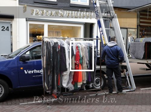 Amsterdam 12 maart 2018
Dries en Honoria Roelvink  verhuizen naar hun nieuwe appartement op de pc Hooftstraat