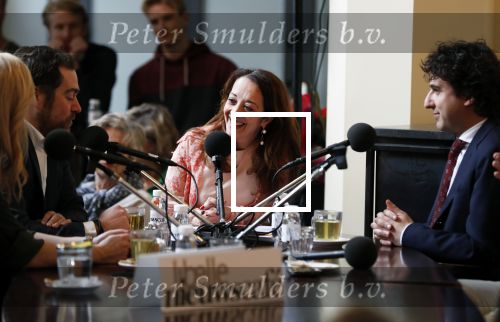Den Haag 12 maart 2018
Fractievoorzitters Klaas Dijkhoff (VVD), Jesse Klaver (Groen Links), Lilian Marijnissen (SP) en Thierry Baudet (FvD) zijn met elkaar in gesprek in het Libelle Nieuwscafe ( Dudok). Ebru Umar is tafeldame