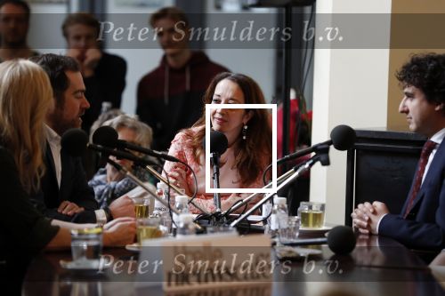 Den Haag 12 maart 2018
Fractievoorzitters Klaas Dijkhoff (VVD), Jesse Klaver (Groen Links), Lilian Marijnissen (SP) en Thierry Baudet (FvD) zijn met elkaar in gesprek in het Libelle Nieuwscafe ( Dudok). Ebru Umar is tafeldame