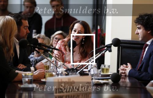 Den Haag 12 maart 2018
Fractievoorzitters Klaas Dijkhoff (VVD), Jesse Klaver (Groen Links), Lilian Marijnissen (SP) en Thierry Baudet (FvD) zijn met elkaar in gesprek in het Libelle Nieuwscafe ( Dudok). Ebru Umar is tafeldame