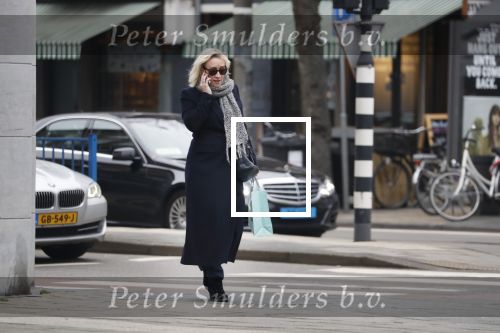 Amsterdam 16 maart 2018 
Eva Jinek zwanger bellend op straat