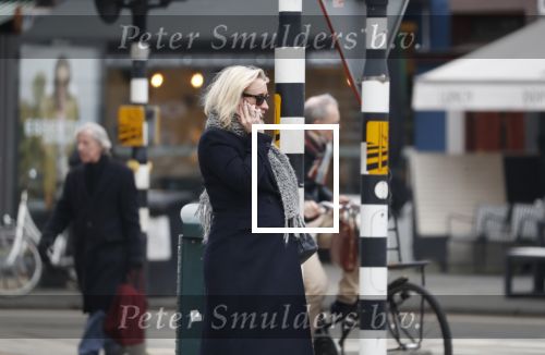 Amsterdam 16 maart 2018 
Eva Jinek zwanger bellend op straat