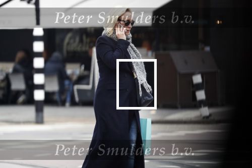 Amsterdam 16 maart 2018 
Eva Jinek zwanger bellend op straat