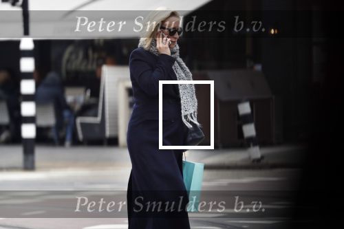 Amsterdam 16 maart 2018 
Eva Jinek zwanger bellend op straat