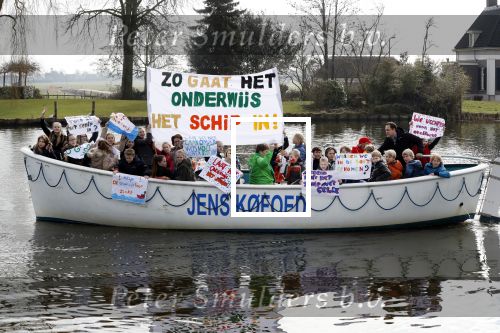 Nigtevecht 14 maart 2018
School de flambouw protesteert op sloep voor meer geld voor onderwijs.