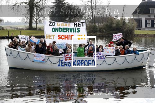 Nigtevecht 14 maart 2018
School de flambouw protesteert op sloep voor meer geld voor onderwijs.