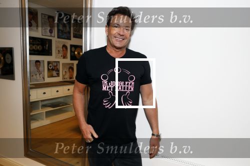 de Kwakel 23 maart 2018
Gerard Joling met nieuwe t shirts op kantoor van Entertainment.nl
