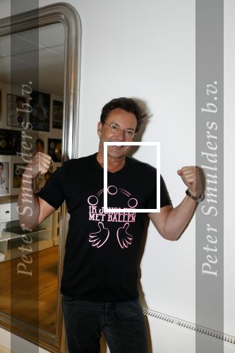 de Kwakel 23 maart 2018
Gerard Joling met nieuwe t shirts op kantoor van Entertainment.nl