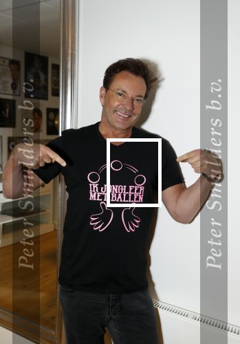 de Kwakel 23 maart 2018
Gerard Joling met nieuwe t shirts op kantoor van Entertainment.nl