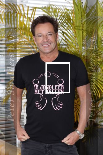 de Kwakel 23 maart 2018
Gerard Joling met nieuwe t shirts op kantoor van Entertainment.nl