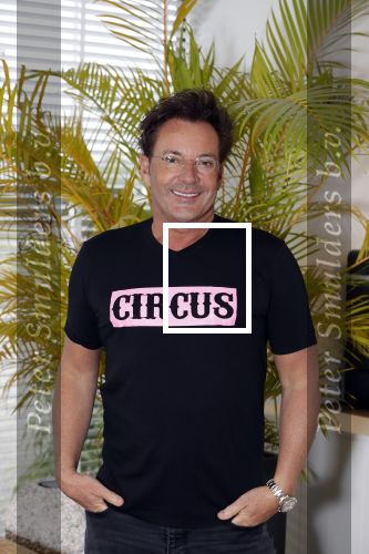 de Kwakel 23 maart 2018
Gerard Joling met nieuwe t shirts op kantoor van Entertainment.nl