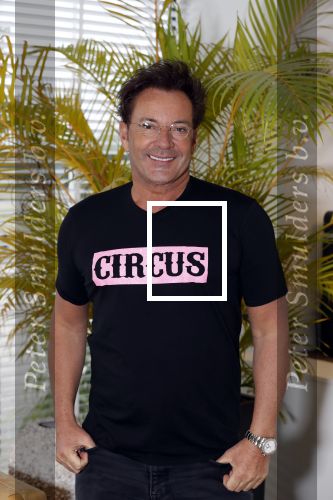 de Kwakel 23 maart 2018
Gerard Joling met nieuwe t shirts op kantoor van Entertainment.nl