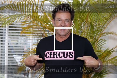 de Kwakel 23 maart 2018
Gerard Joling met nieuwe t shirts op kantoor van Entertainment.nl